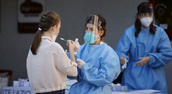 Covid, in Sicilia salgono sopra i mille i nuovi positivi