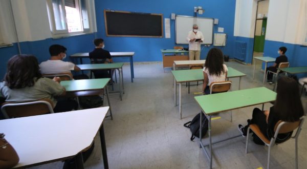 Covid, ancora tre giorni di vacanza per le scuole in Sicilia