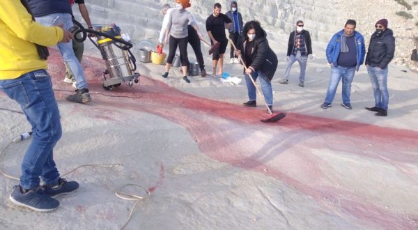 Scala dei Turchi, Musumeci “Gara di civismo. Eliminate le macchie”