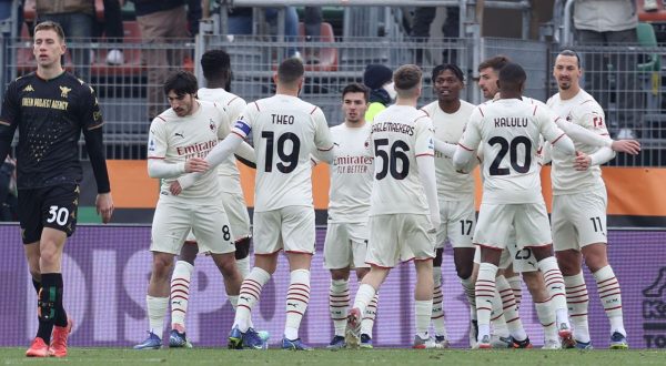 Ibrahimovic e doppietta Hernandez, il Milan vince 3-0 a Venezia