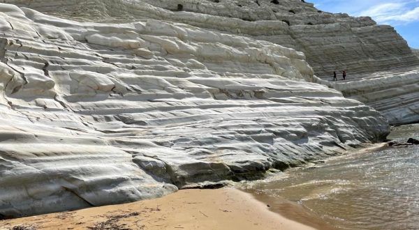 Individuati autori vandalismo Scala dei Turchi, due denunciati