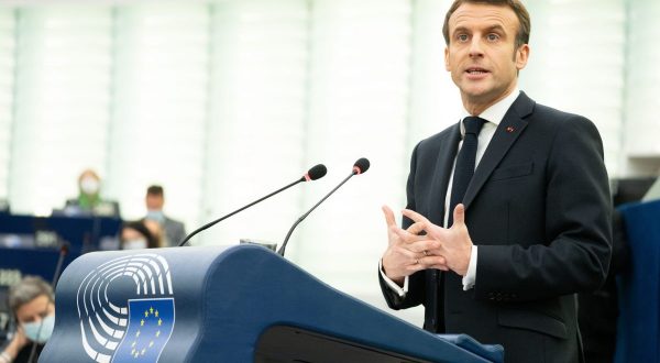 Ue, Macron “Ambiente e aborto nella Carta dei diritti fondamentali”