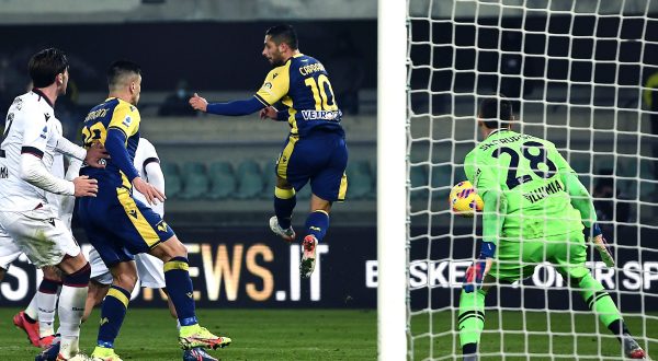 Caprari e Kalinic replicano a Orsolini, Verona-Bologna 2-1