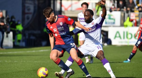 Cagliari-Fiorentina 1-1, sardi raggiunti dai viola in dieci