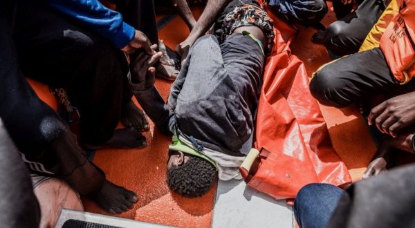 Sbarcati 280 migranti a Lampedusa, sette i morti