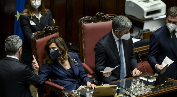 Quirinale, fumata nera alla quinta votazione, Casellati a quota 382