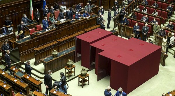 Quirinale, fumata nera alla settima votazione, Mattarella a quota 387