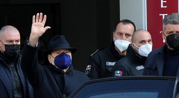 Berlusconi dimesso dall’ospedale San Raffaele