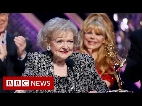 Tributes pour in for US TV legend Betty White – BBC News