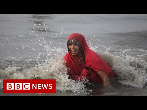 Thousands attend Hindu festival amid Covid surge – BBC News