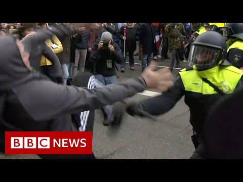 At least 30 arrested during Amsterdam unauthorised lockdown and vaccination protest – BBC News