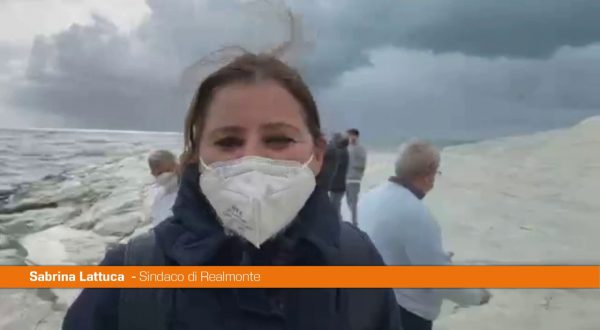 Scala dei Turchi, la scogliera ripulita dai volontari