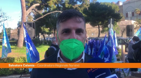 Infermieri in piazza a Palermo: “Gli applausi non bastano”