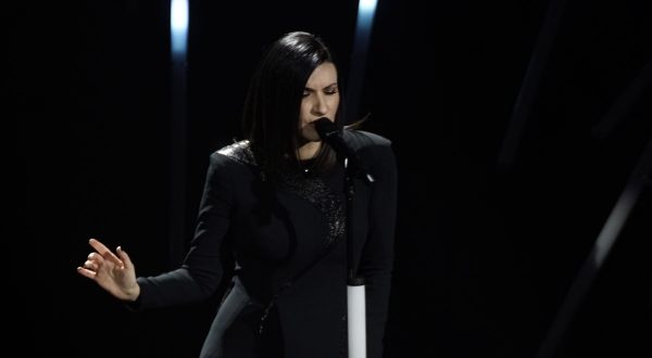 A Sanremo l’omaggio a Monica Vitti, Zalone e Pausini superstar