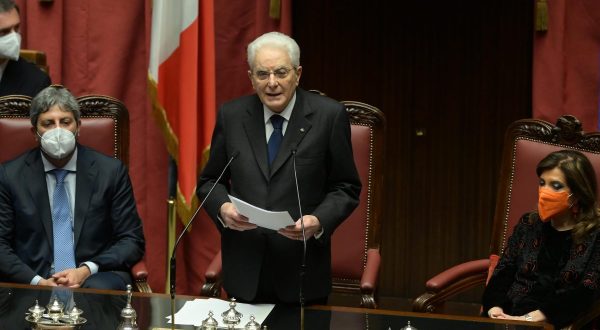 Mattarella “Emergenza ancora in corso, non possiamo permetterci ritardi”