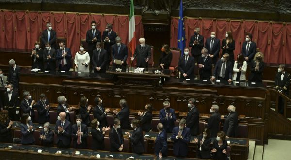 Per l’insediamento bis di Mattarella applausi bipartisan dalla politica