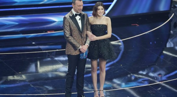 Morandi vince la serata cover, Jovanotti show a Sanremo