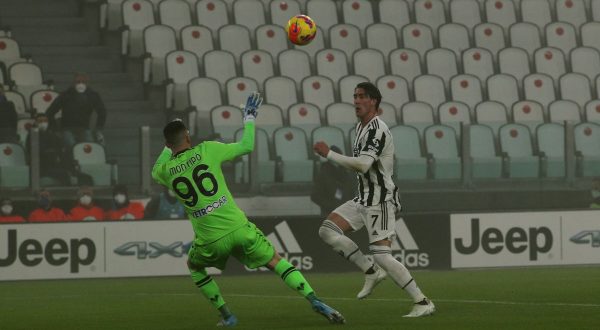 La Juve piega 2-0 il Verona, in gol Vlahovic e Zakaria