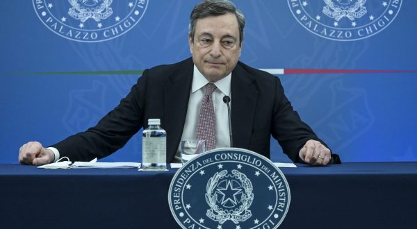 Governo, Draghi “Nessun rimpasto, la squadra va avanti”