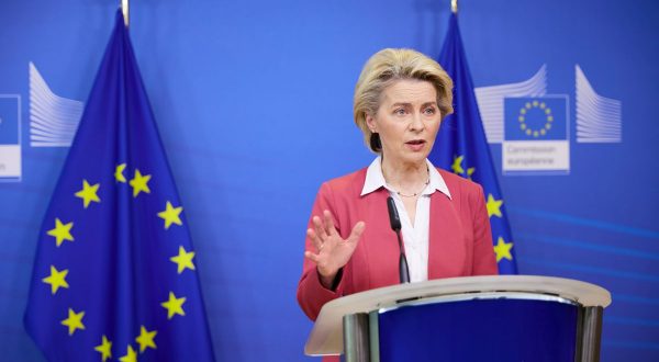 Ucraina, Von der Leyen “Pronti a reagire in caso di attacco”