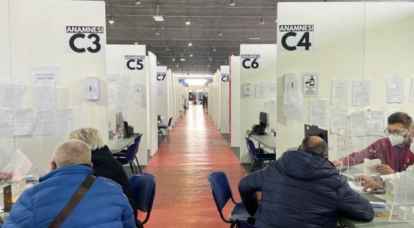 Hub vaccinale di Palermo fa un anno, Costa: “Una storia di emozioni”