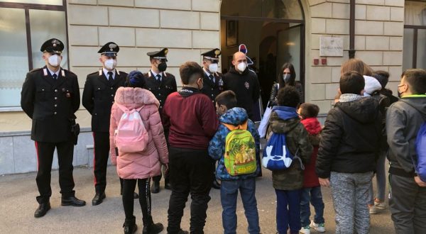 I ragazzi dello Zen di Palermo in visita alla caserma “Dalla Chiesa”