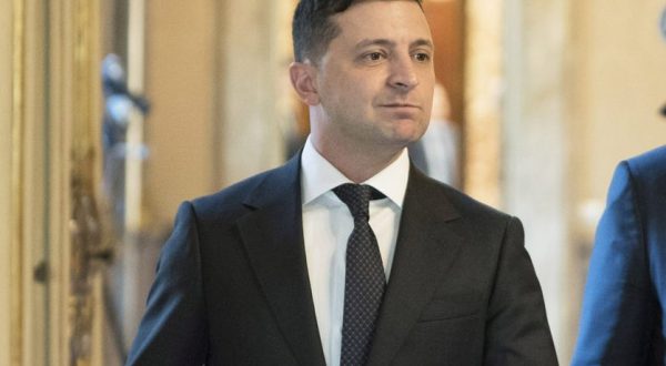 Ucraina, Zelensky “Non ci arrenderemo, lotteremo in ogni piazza”