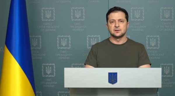 Ucraina, Zelensky: “Aperti a colloqui ma non in Bielorussia”