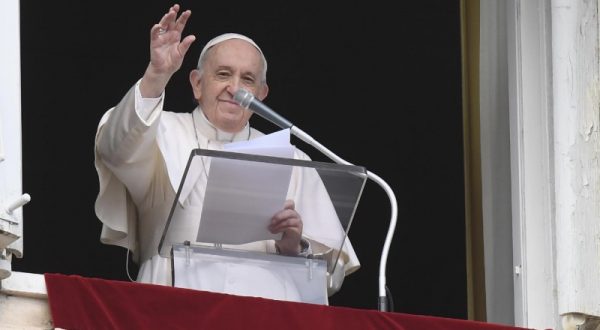 Papa Francesco: “Tacciano le armi, aprire i corridoi umanitari”