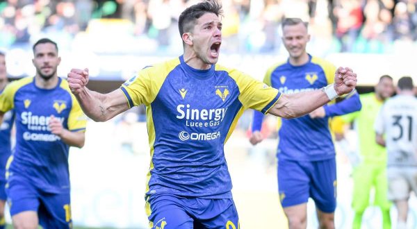 Tripletta di Simeone, Verona batte Venezia 3-1