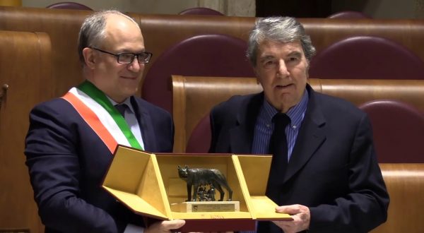 Dino Zoff compie 80 anni premiato in Campidoglio dal sindaco Gualtieri