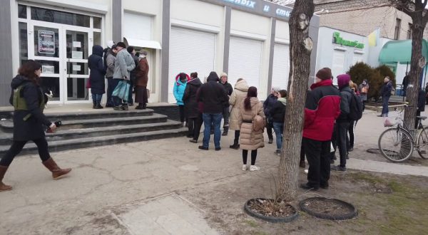 Ucraina, bancomat presi d’assalto