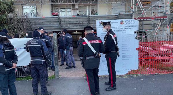 Roma, sgombero case Ater occupate abusivamente a Tor Bella Monaca