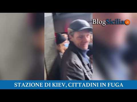 Stazione di Kiev, cittadini in fuga