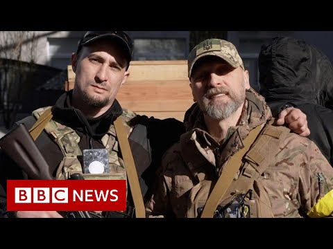 Ukrainian citizen volunteers take up arms to fight Russian invasion – BBC News