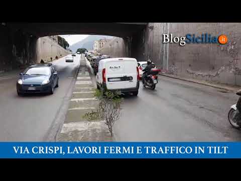 Via Crispi, lavori fermi e traffico in tilt