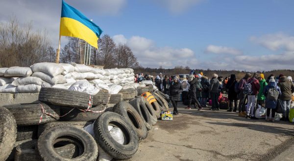 Ucraina, lunga colonna di mezzi militari russi in marcia verso Kiev