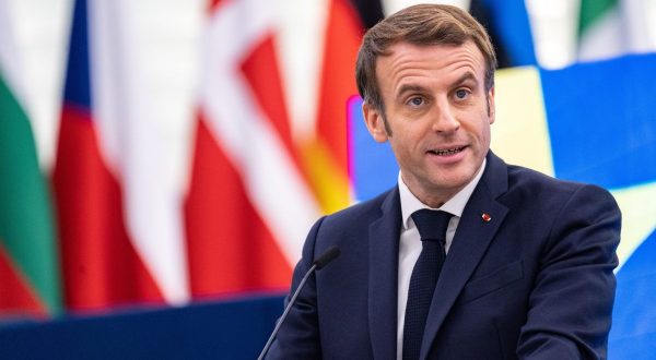 Ucraina, Macron “Putin ha scelto la guerra, le sue sono bugie”