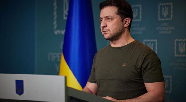 Zelensky “Garantiamo corridoi, chi può continui a combattere”