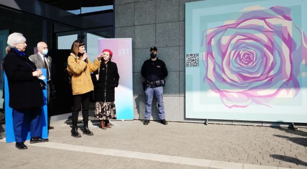 Violenza sulle donne, a Bergamo inaugurato un nuovo murales ecologico