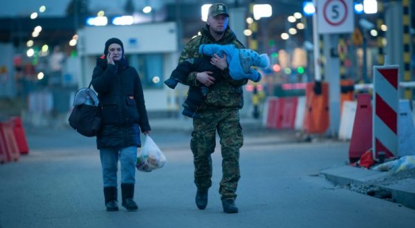 Ucraina, si riaprono i corridoi umanitari in attesa dei negoziati