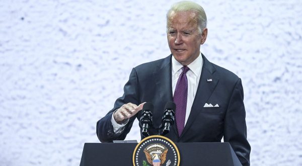 Biden “Stop alle importazioni di petrolio e gas dalla Russia”