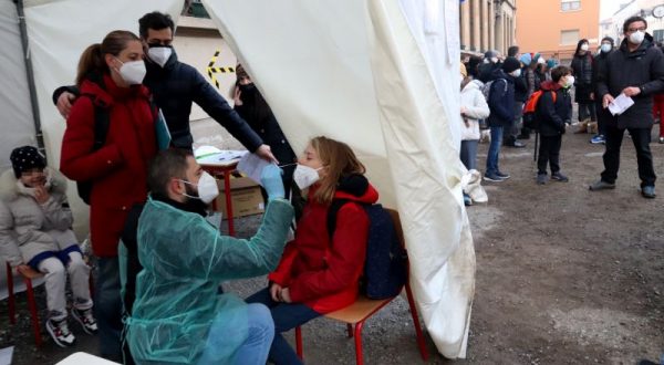 Covid, 79.895 nuovi casi e 128 decessi nelle ultime 24 ore