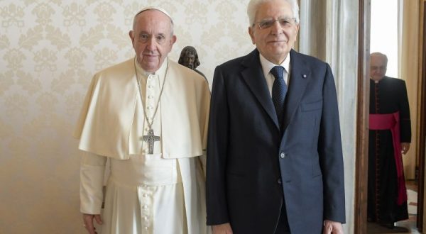 Mattarella “Il Papa riferimento per la pace”