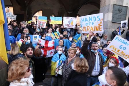 Ucraina, a Mariupol colpita scuola dove si erano rifugiate 400 persone