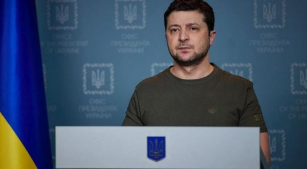 Ucraina, Zelensky “I russi ci vogliono distruggere”