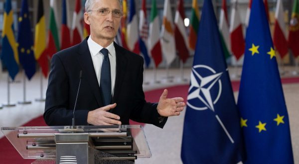 Nato, accordo sulle spese militari al 2% del Pil