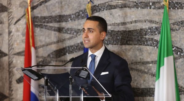 Ucraina, Di Maio sente Kuleba “Avanti con i negoziati”