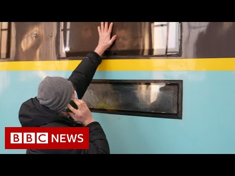 Crowds of women and children board trains out of Ukraine – BBC News