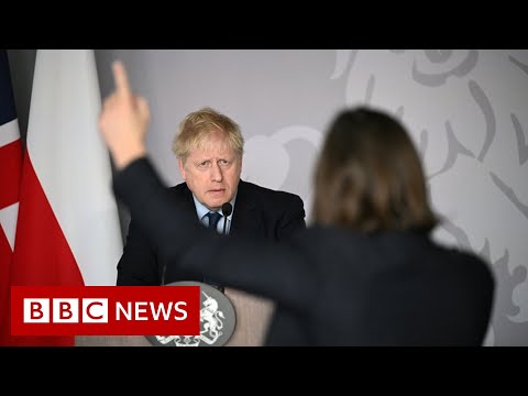 UK PM Boris Johnson confronted by tearful Ukrainian journalist – BBC News